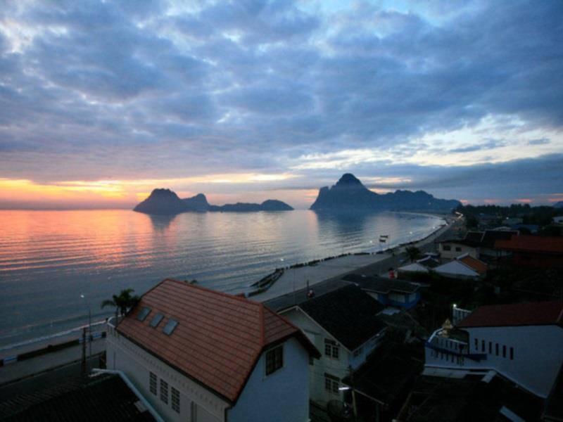 Prachuap Beach Hotel Prachuap Khiri Khan Exterior photo