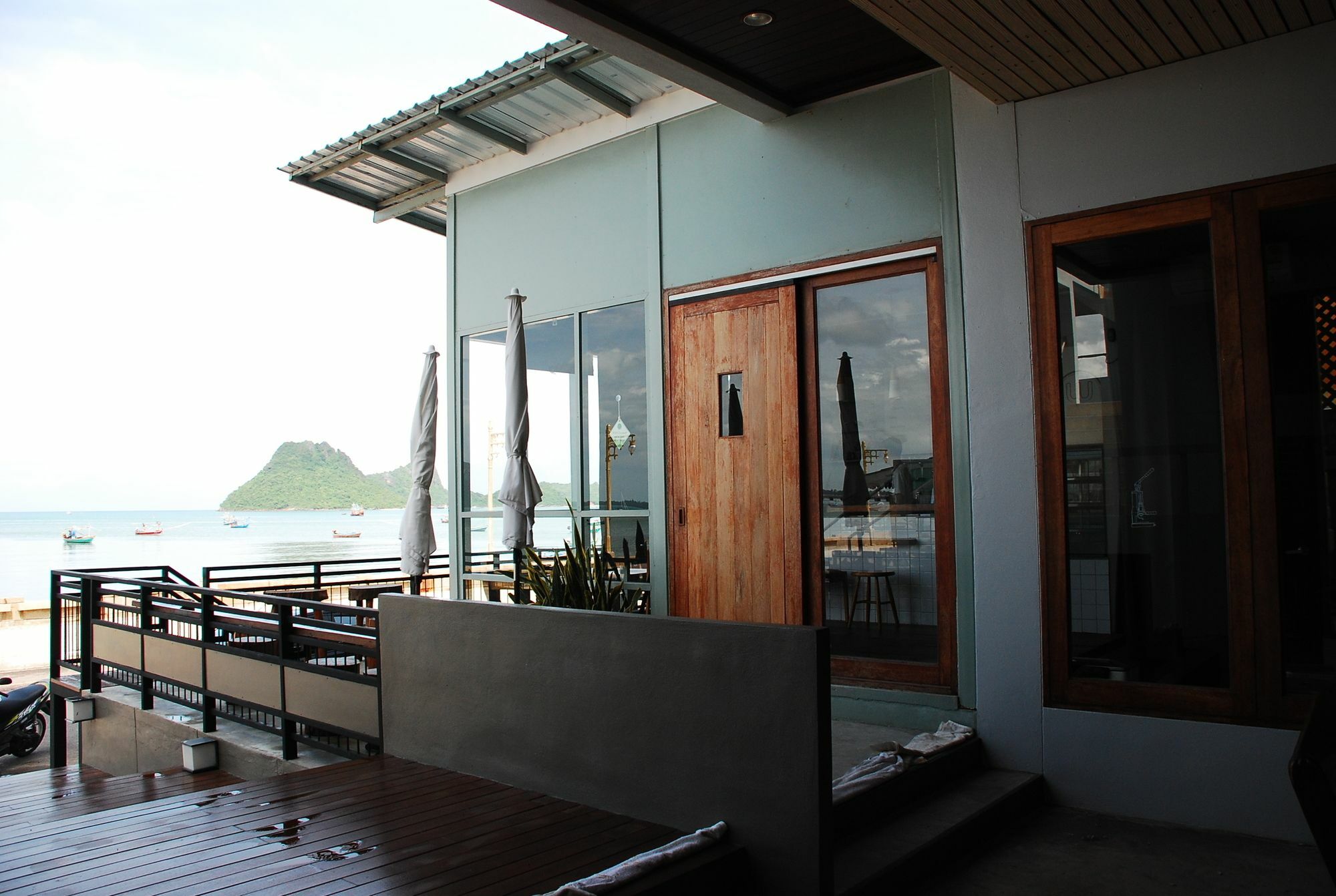 Prachuap Beach Hotel Prachuap Khiri Khan Exterior photo